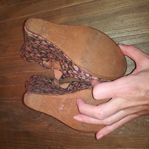 Jeffrey Campbell Havana Floral Wedge - Picture 6 of 8